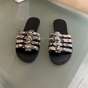 Summer Sandals Marc Fisher Animal Print Slides Beach Sandal Size 9 Like NEW